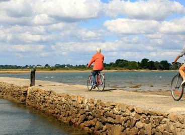 Vélo dans le Golfe du Morbihan ® Loic Kersuzan